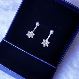 *SOLD* NWOT Pearl & Flower Ear Jackets